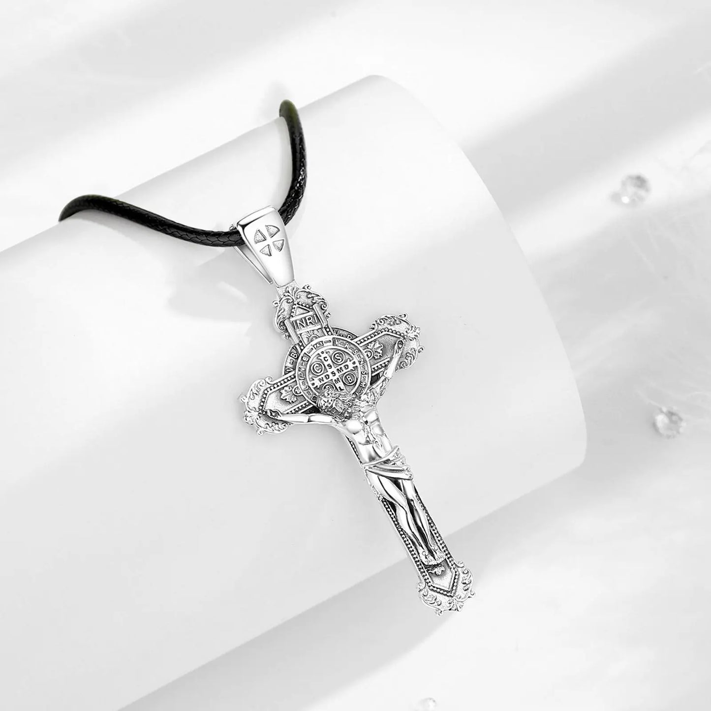 Eudora 925 Sterling Silver Christ on cross pendant