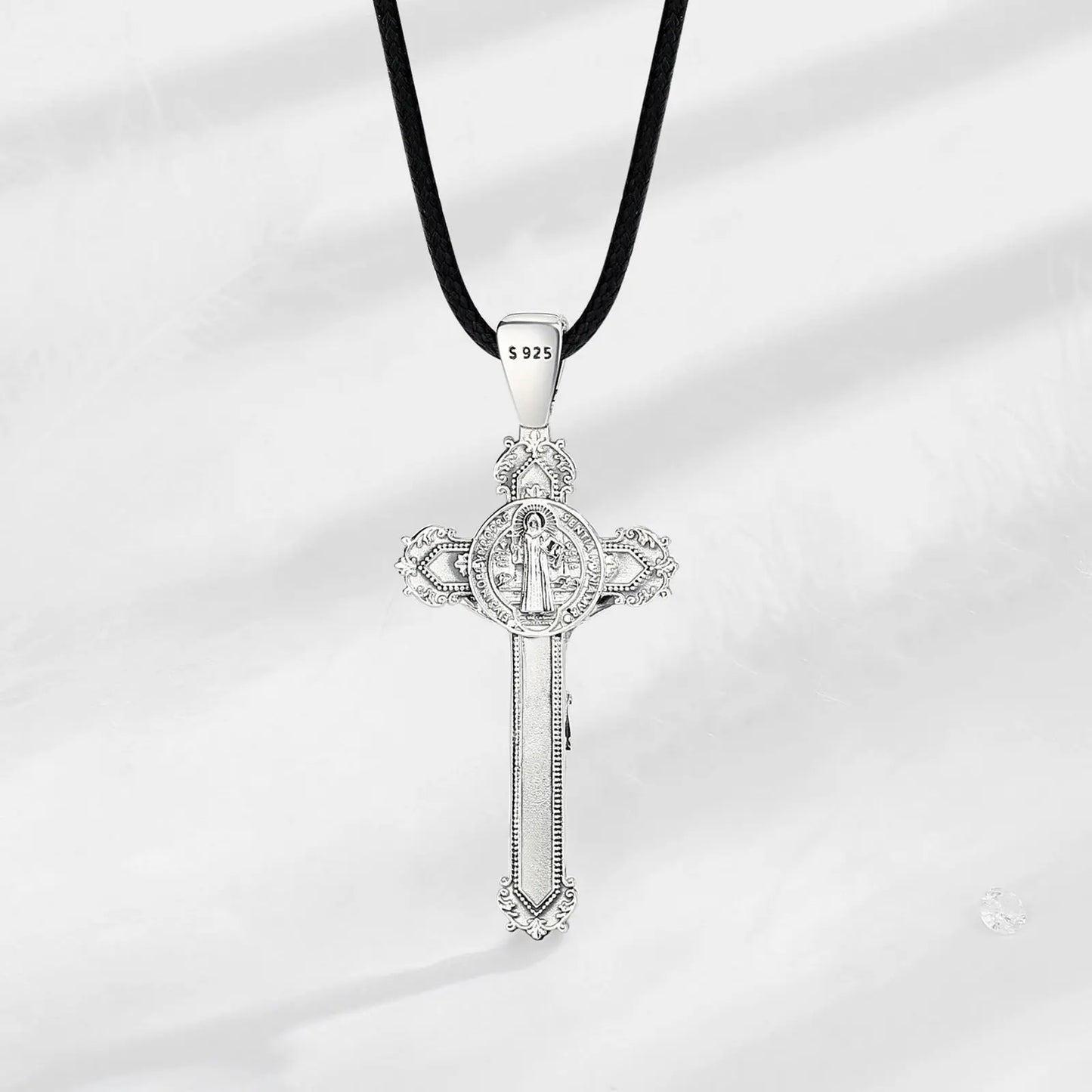 Eudora 925 Sterling Silver Christ on cross pendant